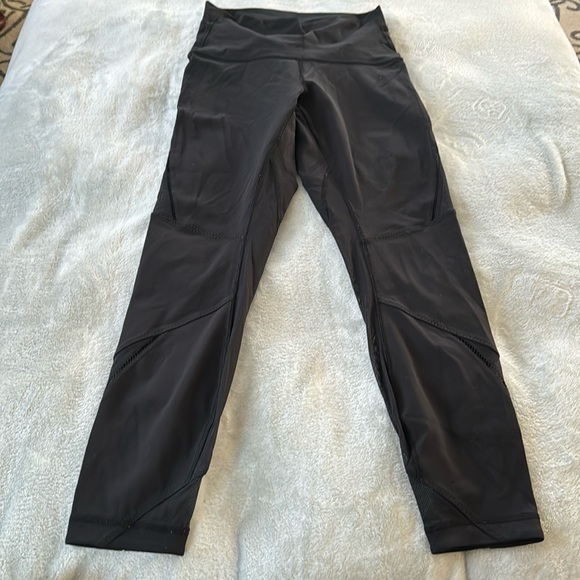 LULULEMON WANDERLUST HIGHEST
TIME LEGGINGS - Picture 2 of 3